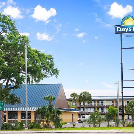 Days Inn Tampa North Of Busch Gardens Dış mekan fotoğraf